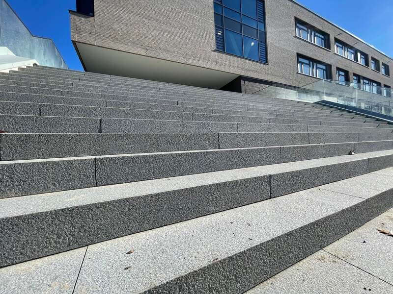 Blockstufen Granit - aestivate Treppe aus Granit aestivate